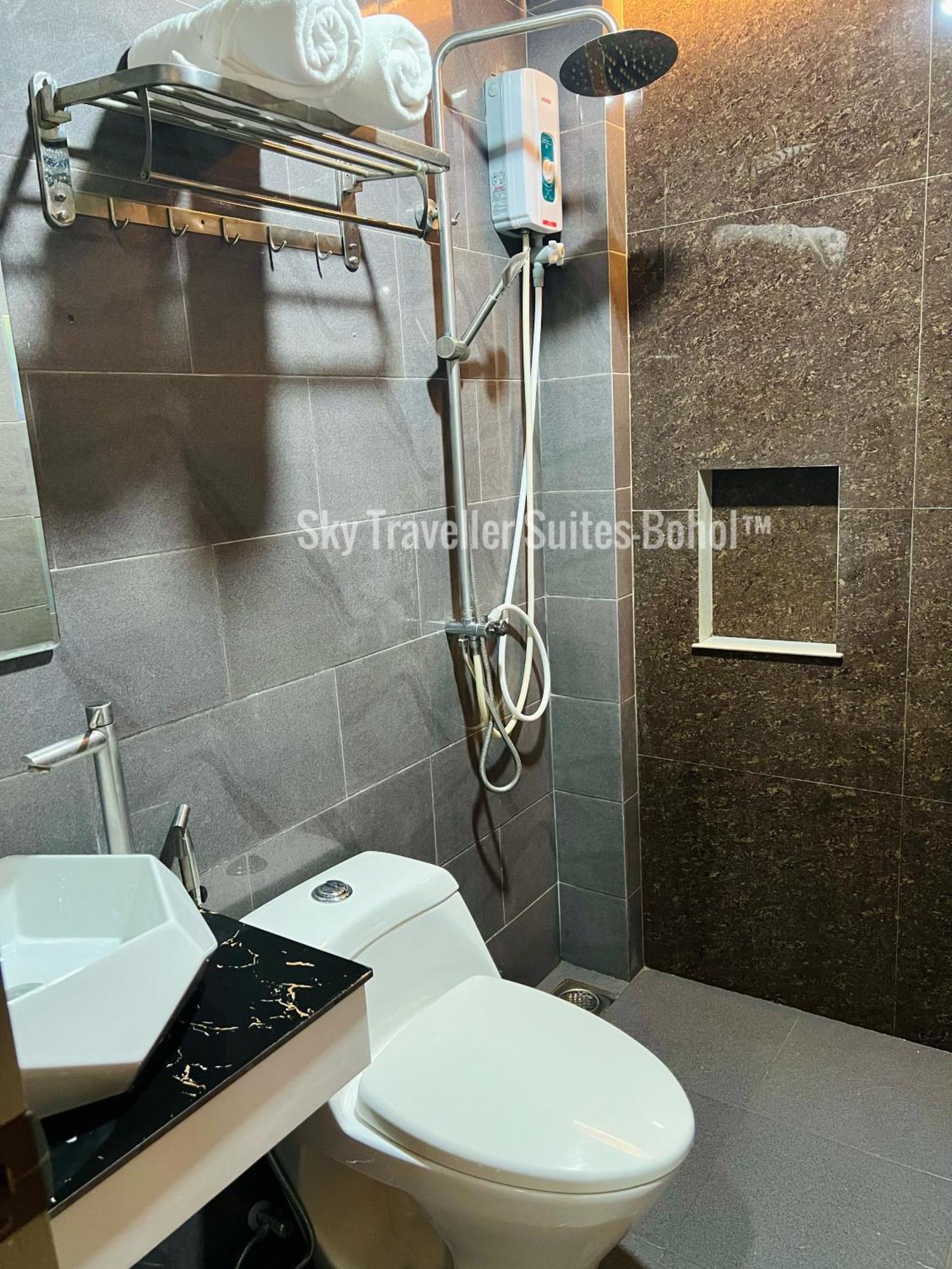 Sky Traveller Suites Panglao-stad Buitenkant foto